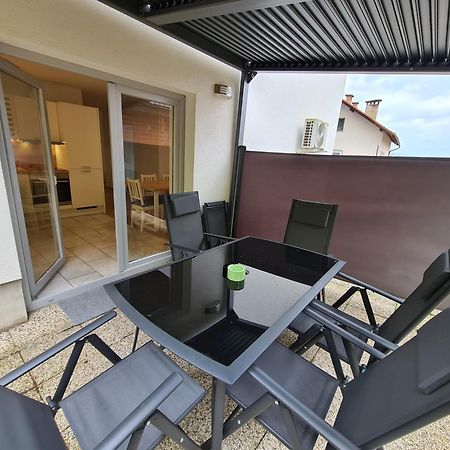 Apartments Rozalija Preddvor Szoba fotó
