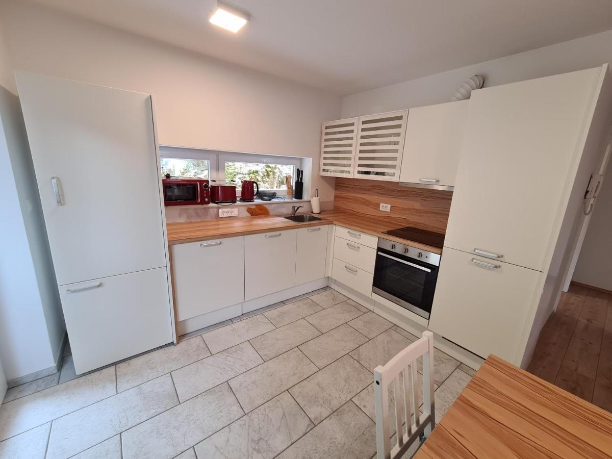 Apartments Rozalija Preddvor Szoba fotó