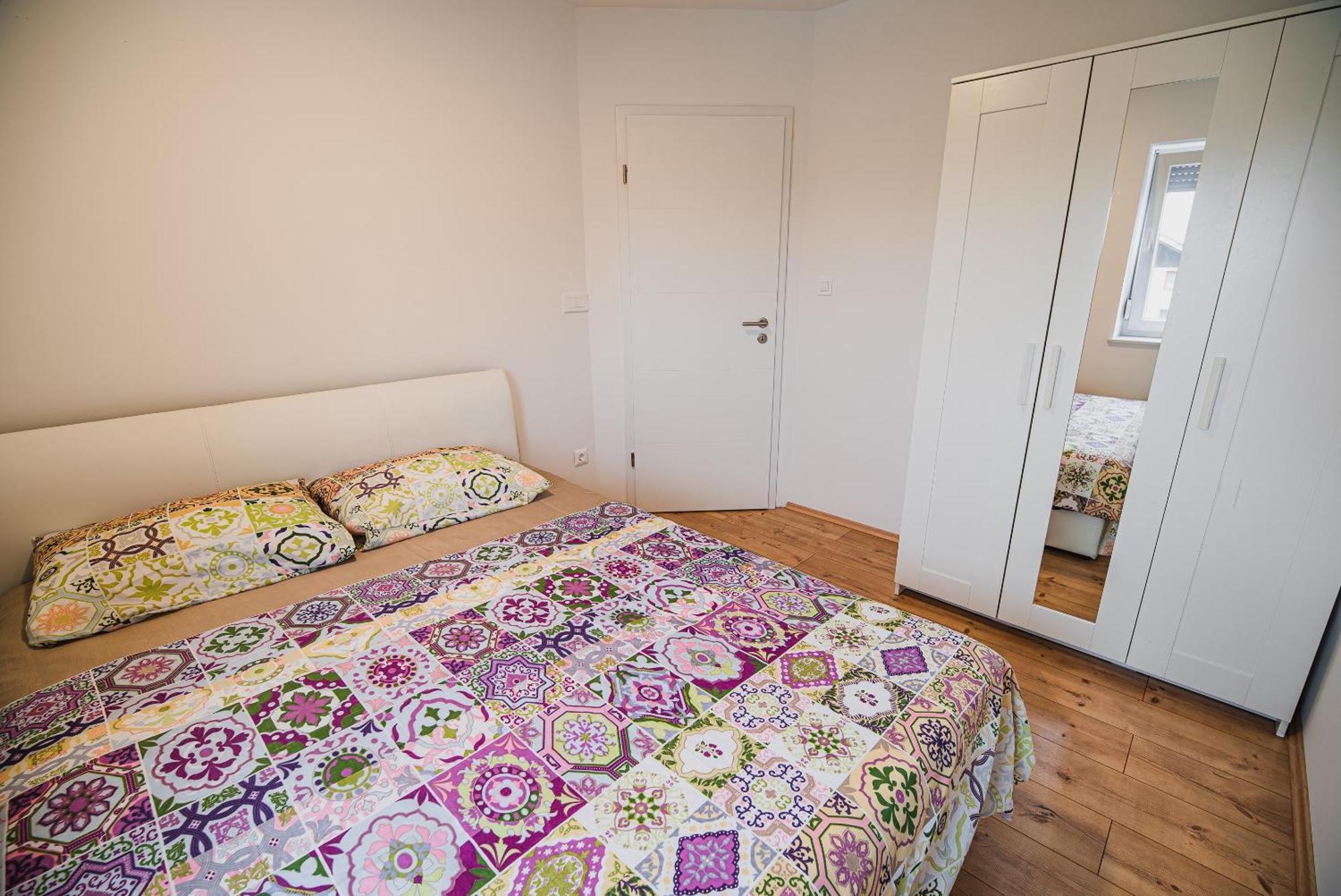 Apartments Rozalija Preddvor Szoba fotó