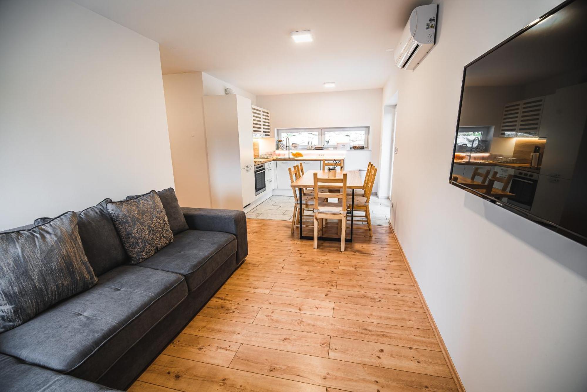 Apartments Rozalija Preddvor Szoba fotó